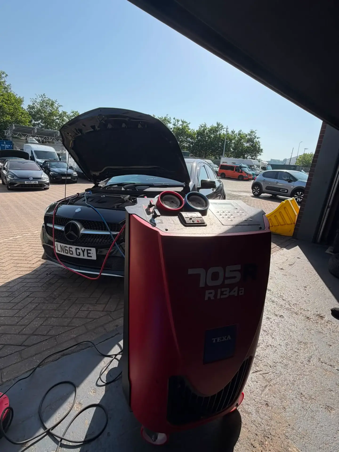 TEXA R134a air-conditioning service machine connected to a car